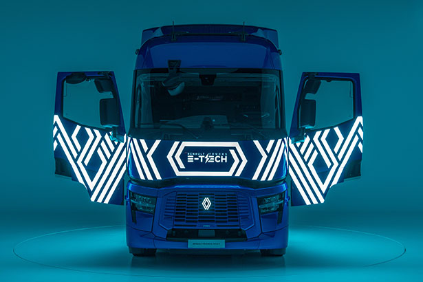 Renault Illuminating Innovation: The E-Tech Diamond Echo